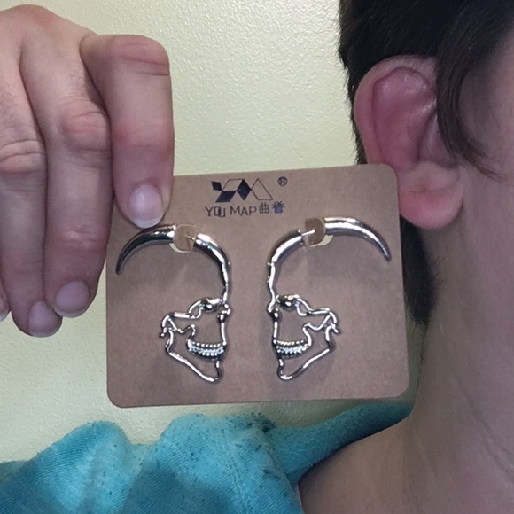 Silver Silouhette Skull Earrings - Picture 3 of 5